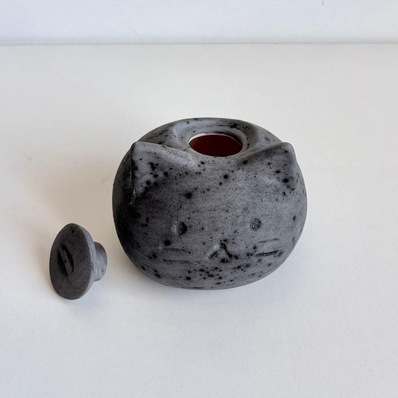 Black Ceramic Cat Urn – Handmade Minimal Pet Ashes Jar – Pet Urn | Cat Urn Vase | Cat Keepsake | Rainbow Bridge Safe Shipping Guarantee !