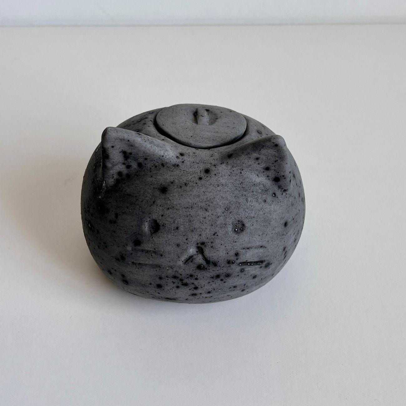 Black Ceramic Cat Urn – Handmade Minimal Pet Ashes Jar – Pet Urn | Cat Urn Vase | Cat Keepsake | Rainbow Bridge Safe Shipping Guarantee !